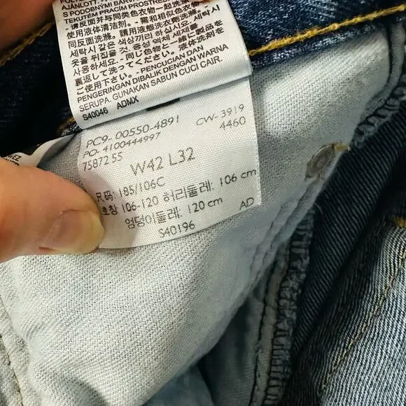 Levi’s Men's Blue Medium Wash Denim Straight Leg Jeans Size 42 Waist